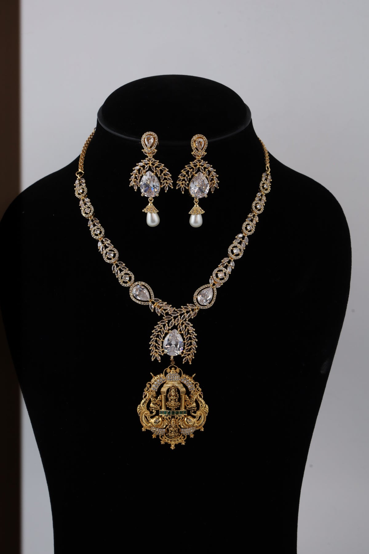 Temple Pendant Necklace Set with Pearl Earrings | CHAKAI 137