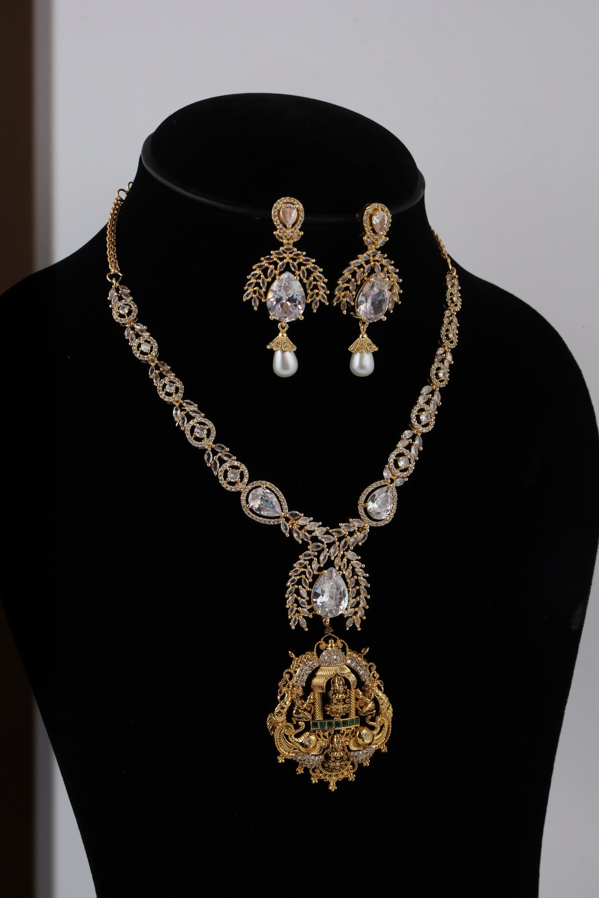 Temple Pendant Necklace Set with Pearl Earrings | CHAKAI 137