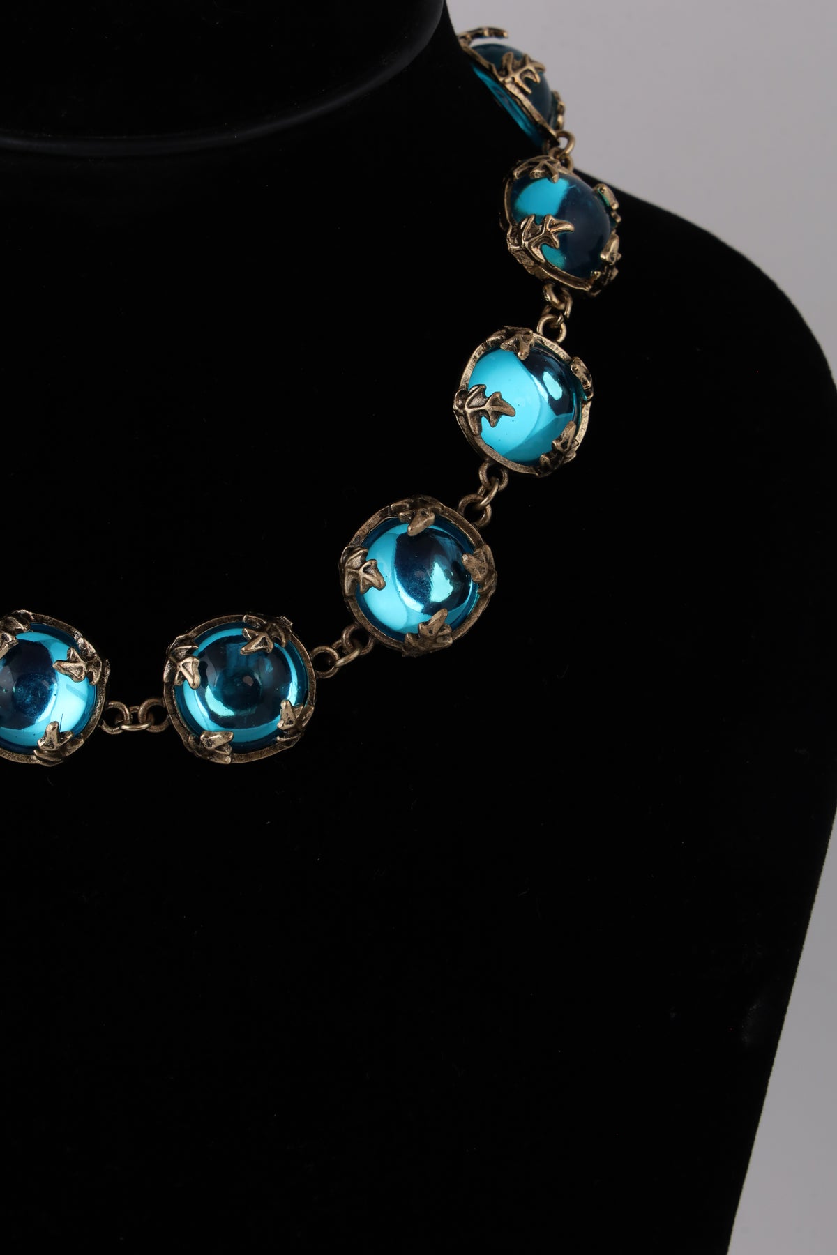 Gold-Tone Turquoise Statement Necklace with Artistic Stone Detailing
