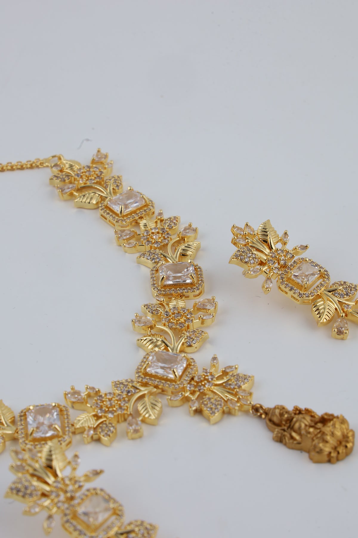 Gold Tone Kundan Necklace Set with Matching Earrings