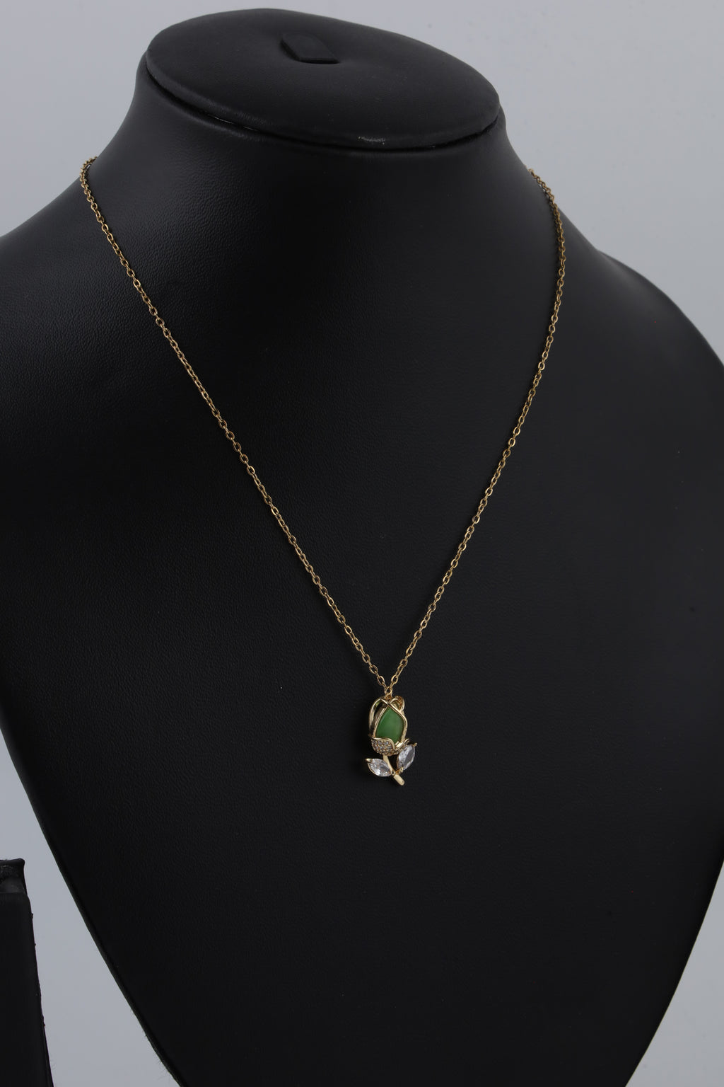 Green Stone Gold Tone Pendant Necklace