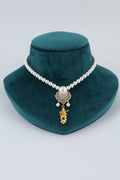 Pearl Necklace with Decorative Pendant