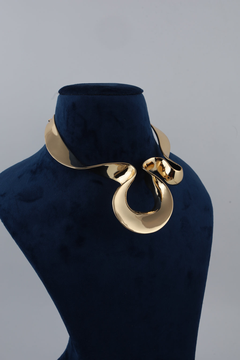 Sculptural Gold Tone Collar Necklace for Women