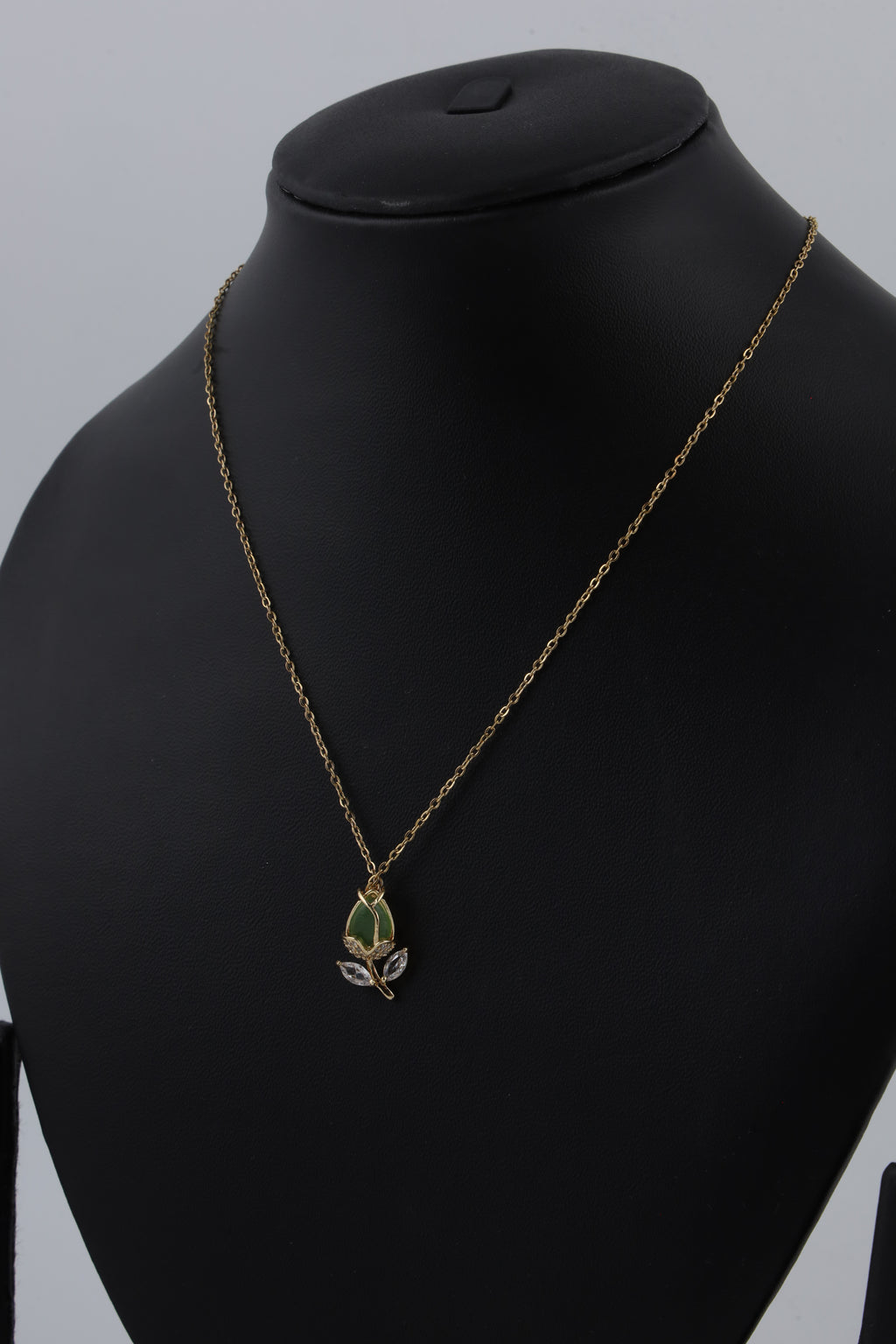 Green Stone Gold Tone Pendant Necklace