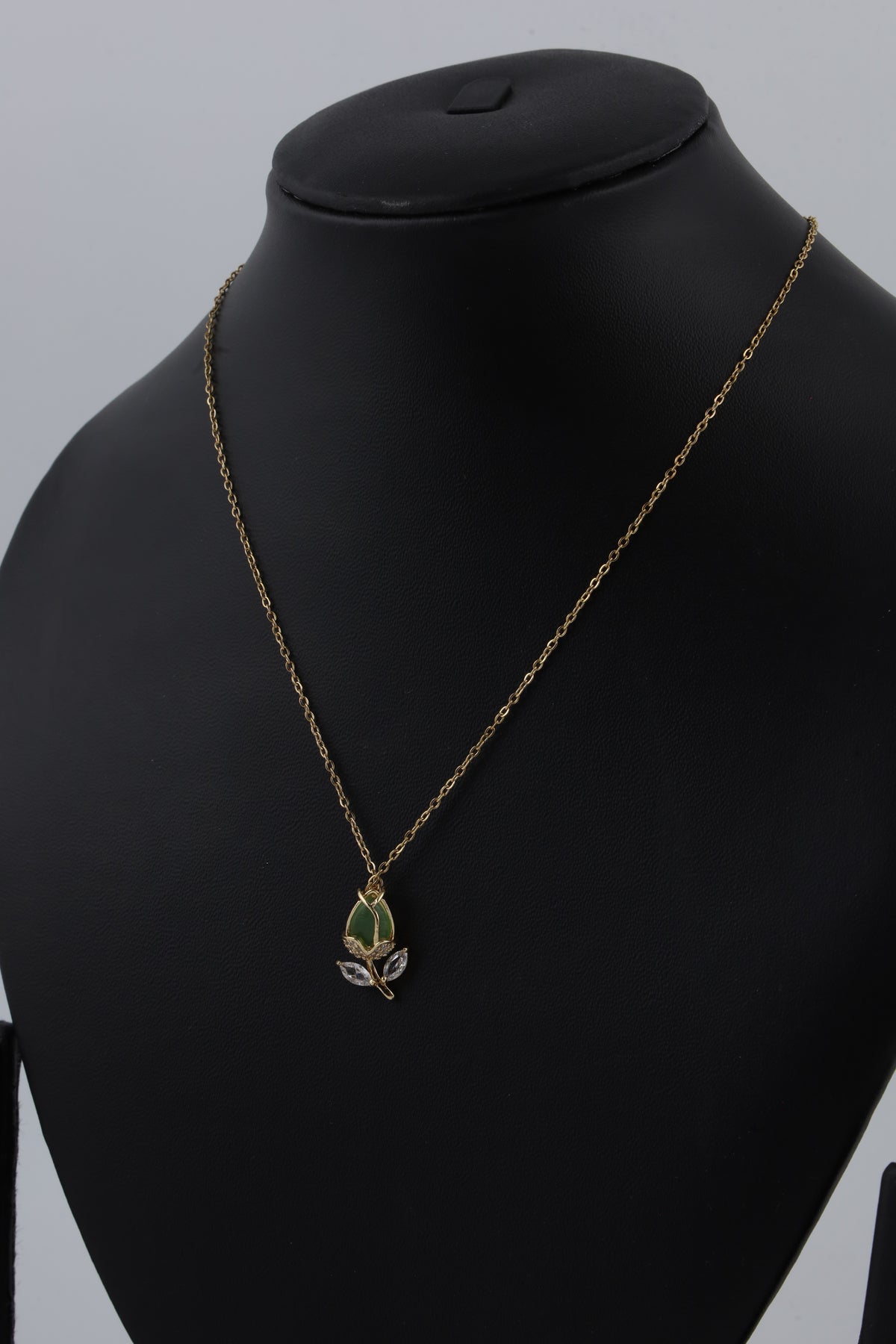 Green Stone Gold Tone Pendant Necklace